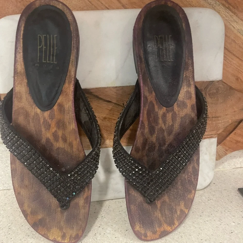 Pelle Moda Black Rhinestone Thing Flop Flop Sandal size 7.5 - Picture 1 of 10